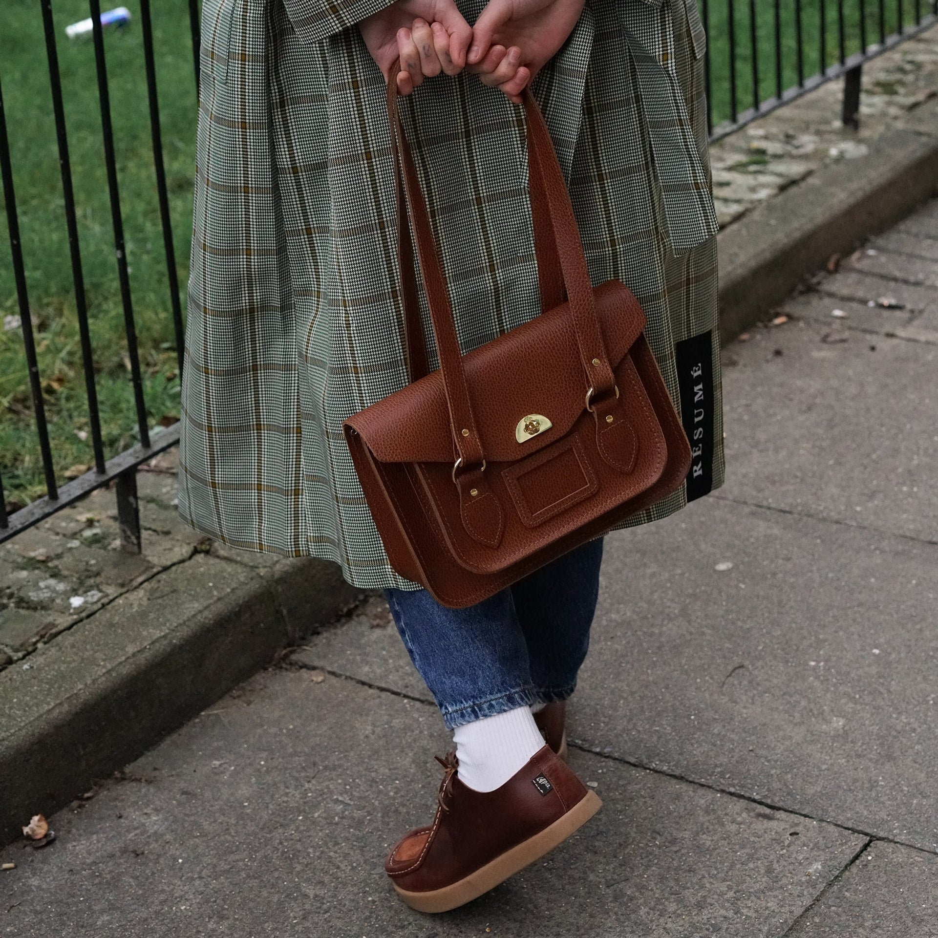 Let’s Twist Again - The Twist Lock Tote - The Cambridge Satchel Company EU Store
