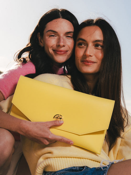 The Oversized Twist Lock Pouch - Lemon