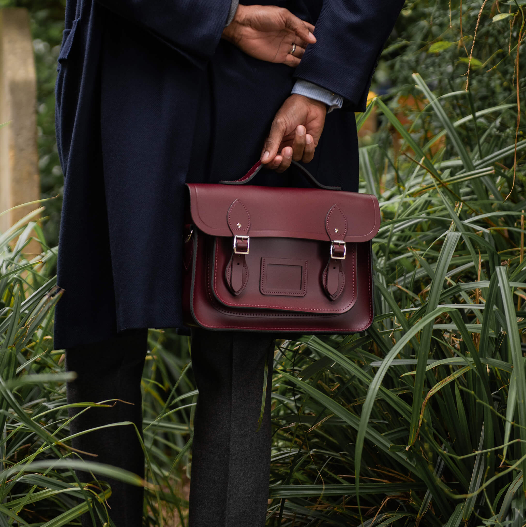 The hotsell cambridge satchel company Unisex 13” 100% Leather Brown Messenger Bag